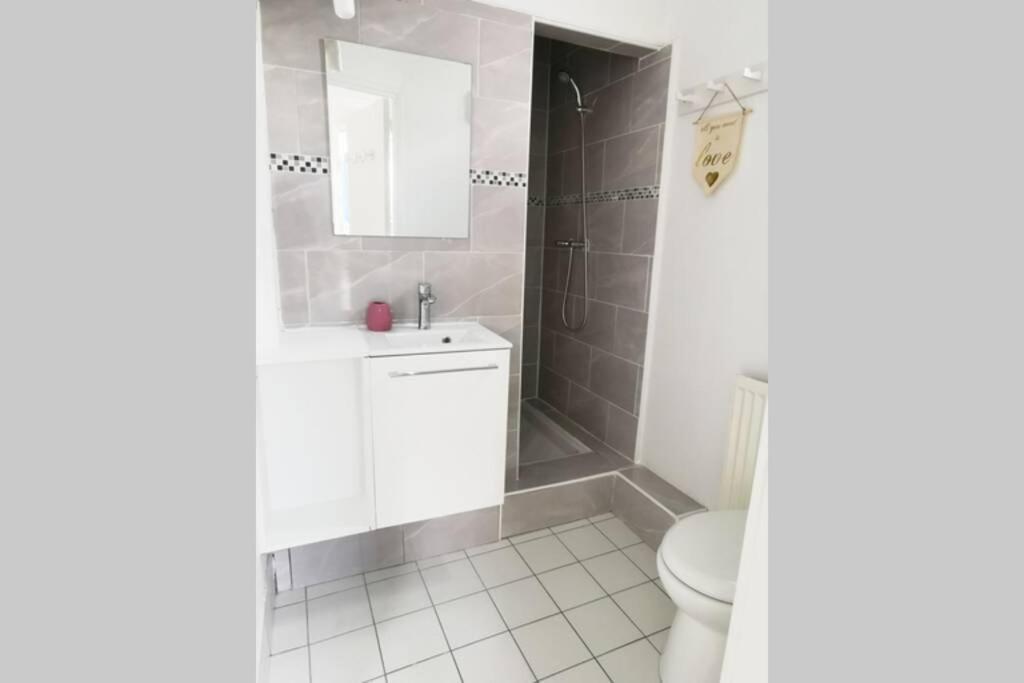 #4 Joli Appartement A 2 Pas Du Metro Et Paris 20 Bagnolet Kültér fotó
